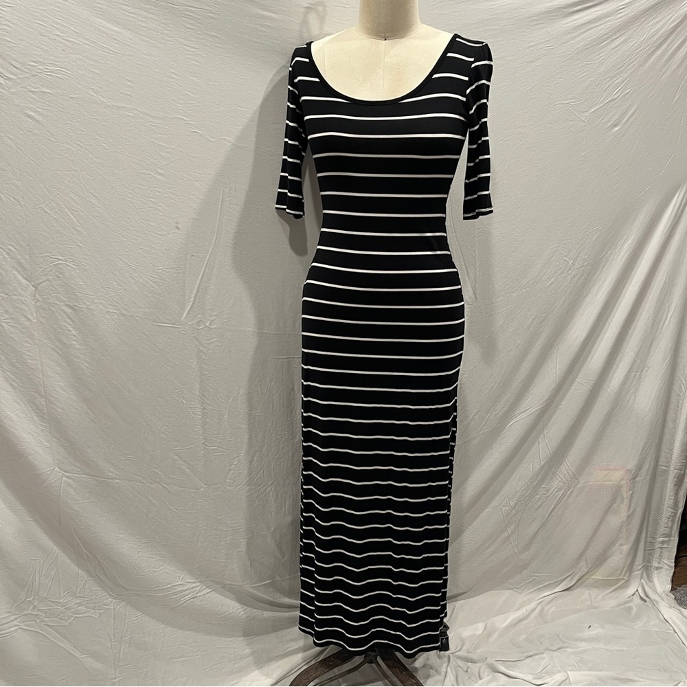 TeenBell Black and White Bodycon Dress Scoop Neck 3/4 Sleeve